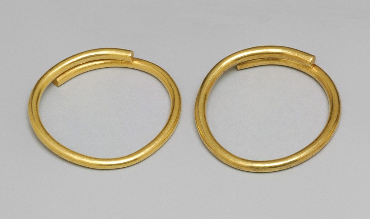 Bracciale rigido in oro, immagine illustrativa dei bracciali e ciondoli usati valutati da M&L